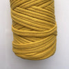 Bolso de crochet con solapa de cuero mediano