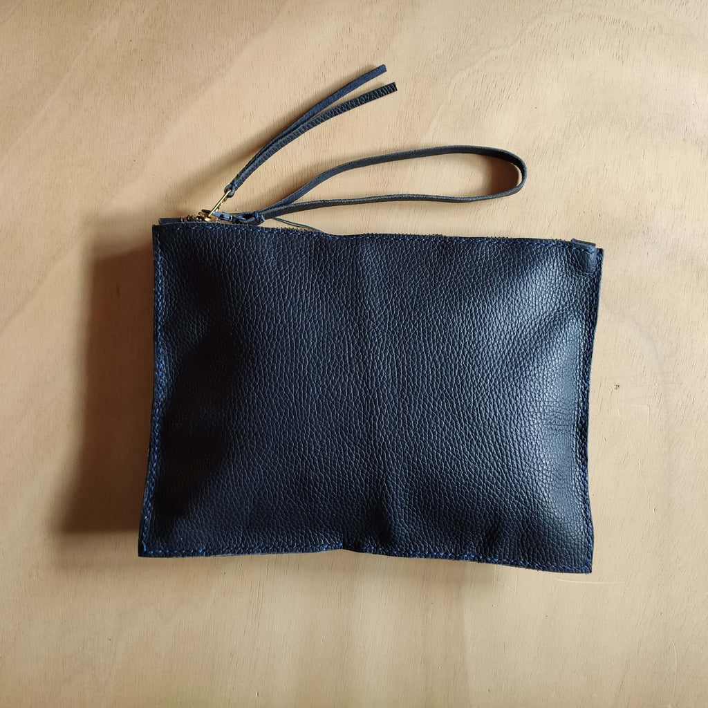 Cartera de mano de piel negra