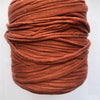 Bolso de crochet con solapa de cuero grande